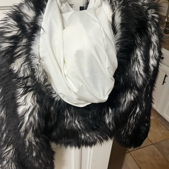 J. Valentine ICONIC Black and White Faux Fur Jacket with Zipper and Hoodie - Picture 7 of 9
